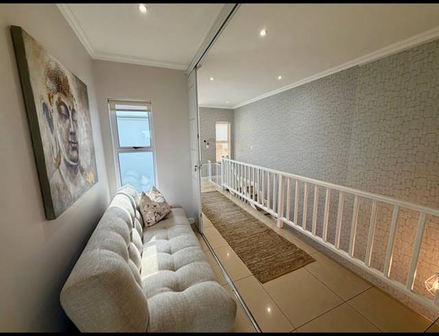 3 BEDROOM TOWNHOUSE FOR SALE IN LA LUCIA RIDGE